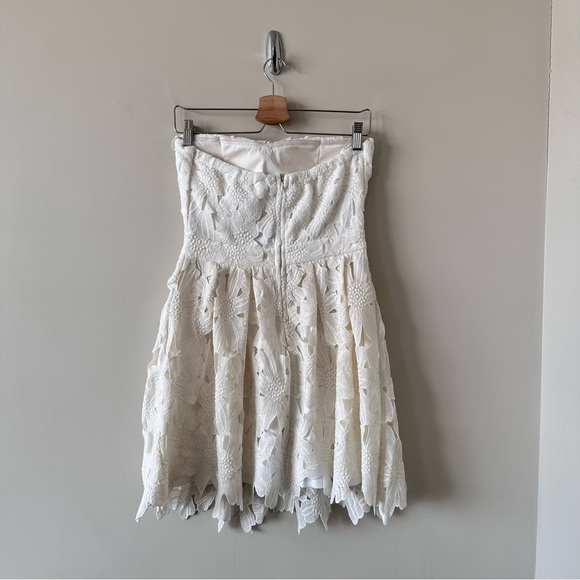 Sans Souci-Floral Appliqué Off White/Cream Strapless Mini Dress (Size:Medium) - Picture 5 of 9